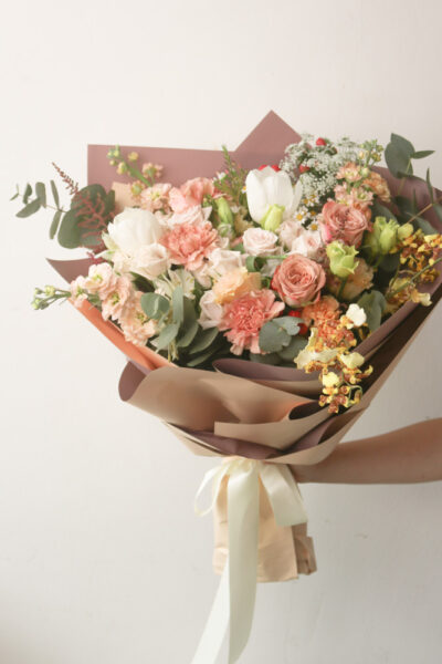 Cappuccino rose and White Tulip - Lola - Image 2