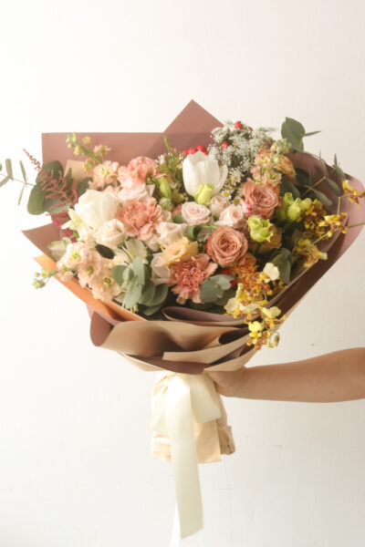 Cappuccino rose and White Tulip - Lola