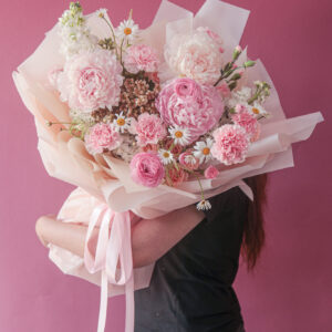 Pink Peony, Daisy and Ranunculus - Mère Aphrodite