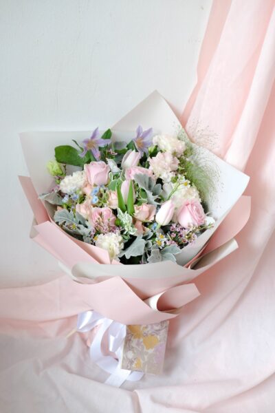 Pink roses and pink tulips - Faye - Image 2