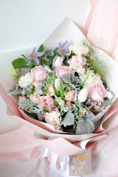 Pink roses and pink tulips - Faye - Image 3