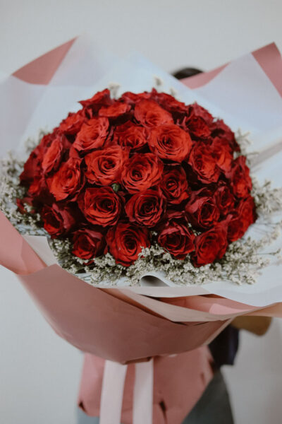 Premium Kenya Roses with Gypsophila or Caspia