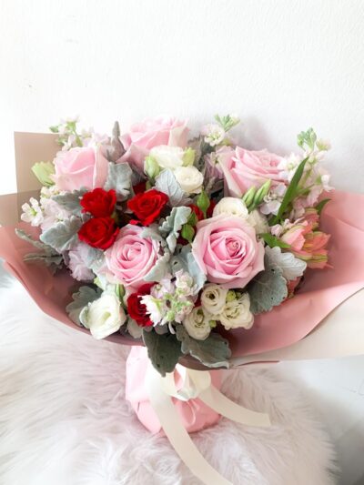 Sweet Pink with red roses - Antares